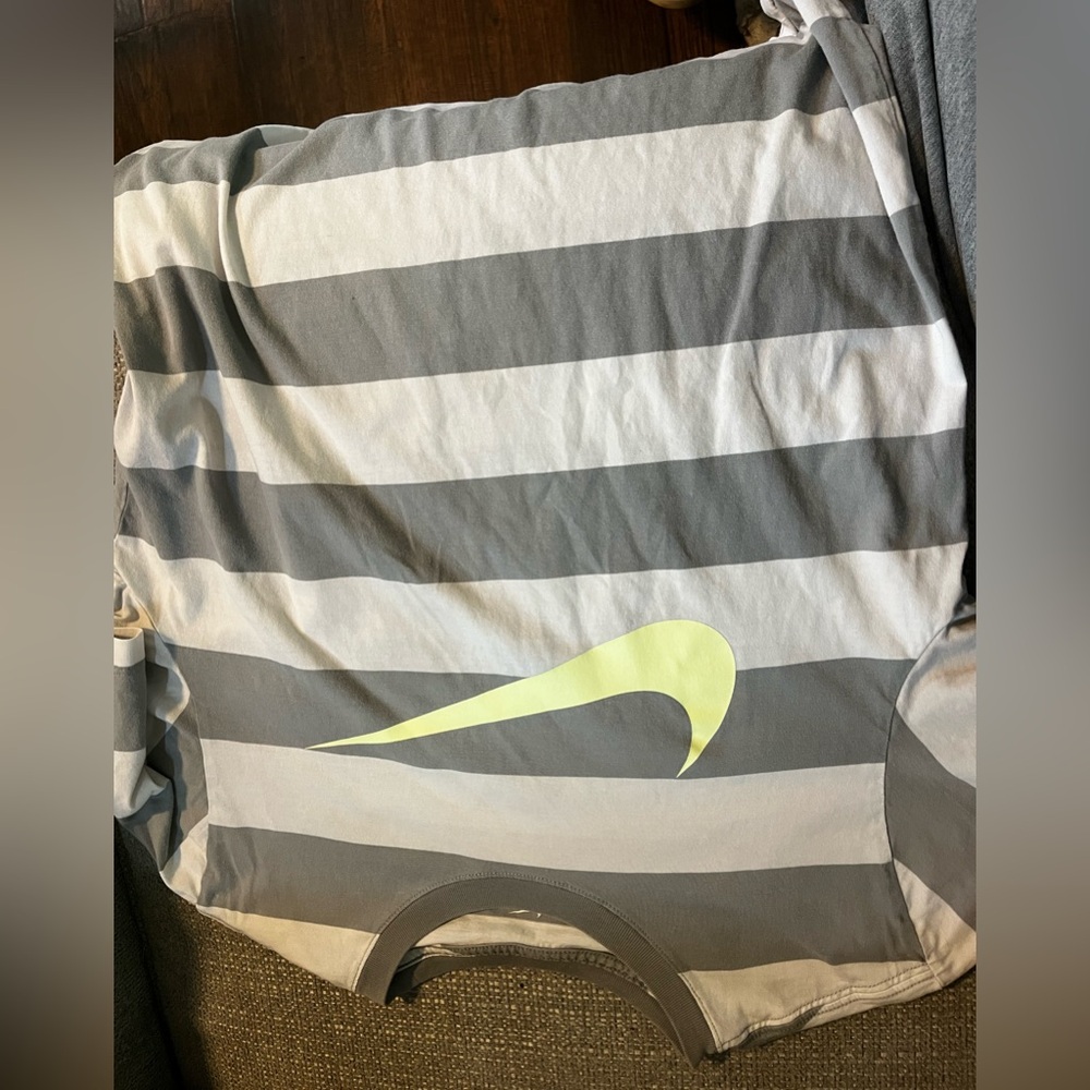 NIKE! Tee gray and white